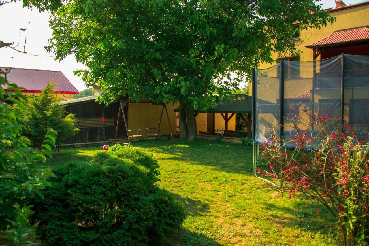 Dom Pod Orzechami Lägenhet Nałęczów Exteriör bild
